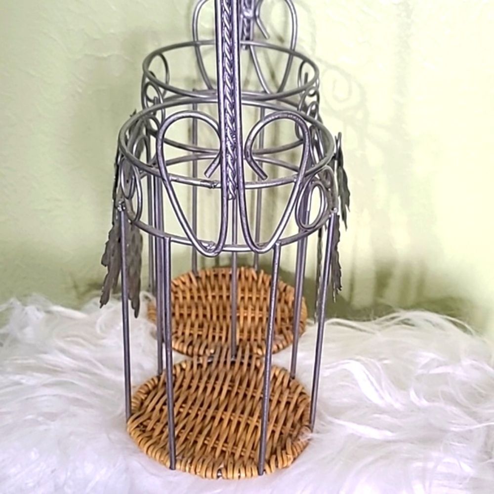 Metal & Wicker Double Wine Carrier with Metal Grapes & Leaves - Picture 6 of 8